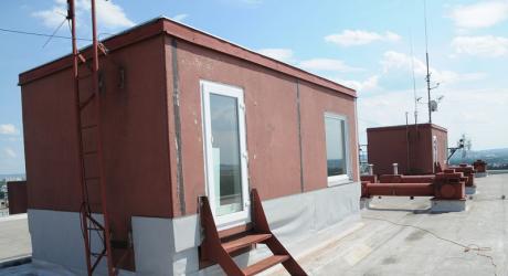 Strojovna výtahu a schody